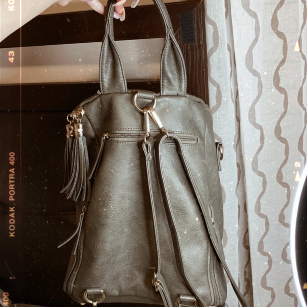 Grey backpack 🎒